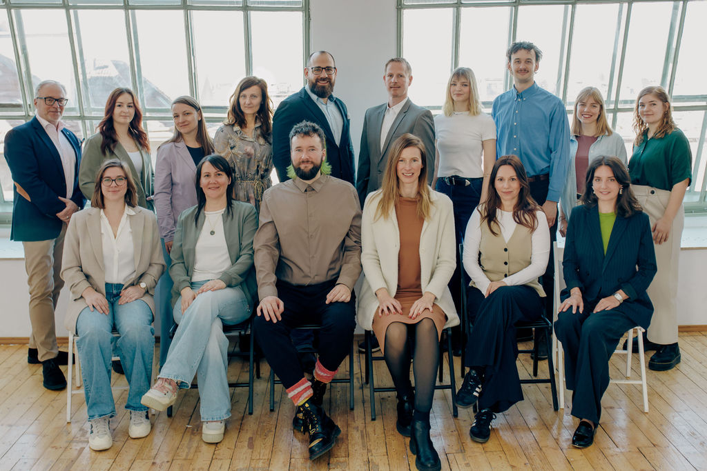 Unverschwendet Teamfoto - alle lächeln Unverschwendet Teamfoto