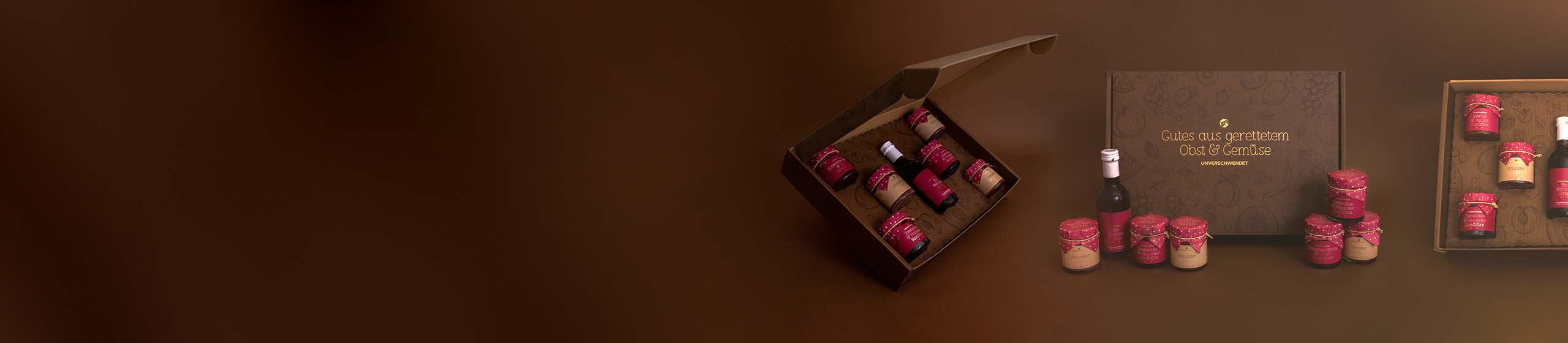 Geschenkboxen mit Unverschwendet Aufstrich-Gläsern - aus verschiednen Perspektiven Geschenkboxen mit Unverschwendet Aufstrich-Gläsern