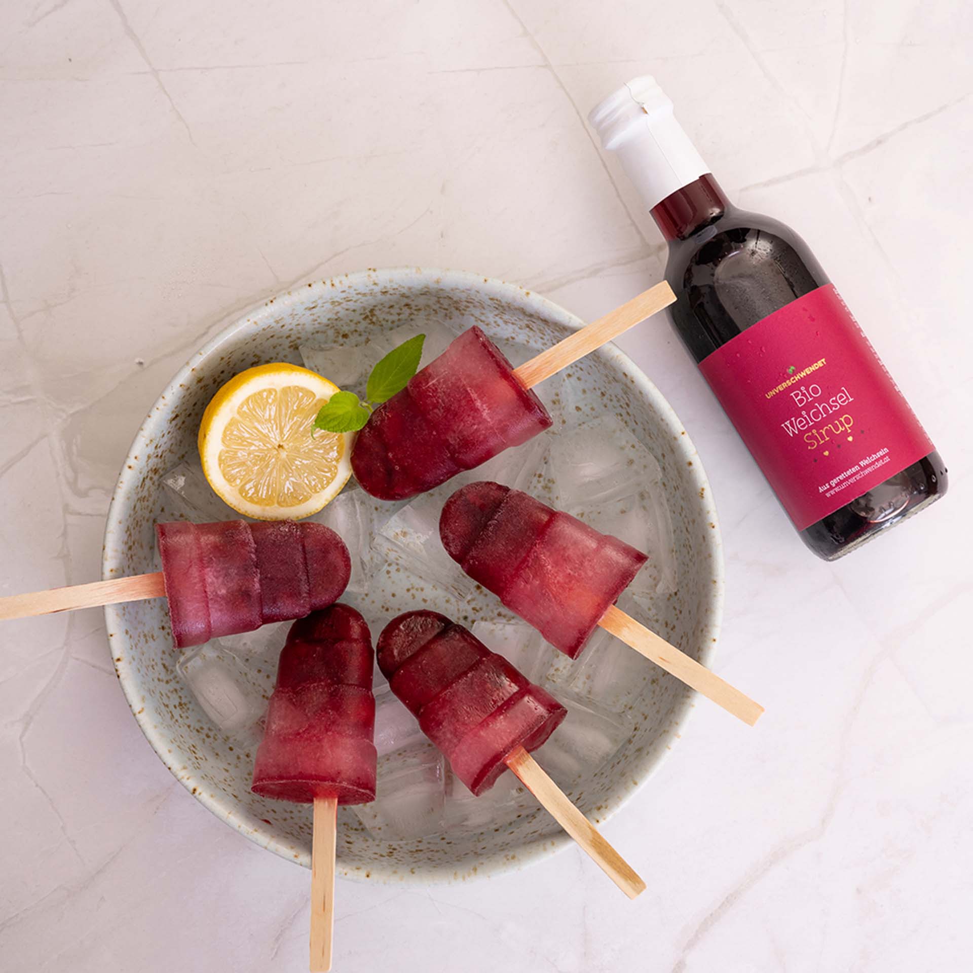 DIY-Wassereis aus Unverschwendet Weichsel Sirup