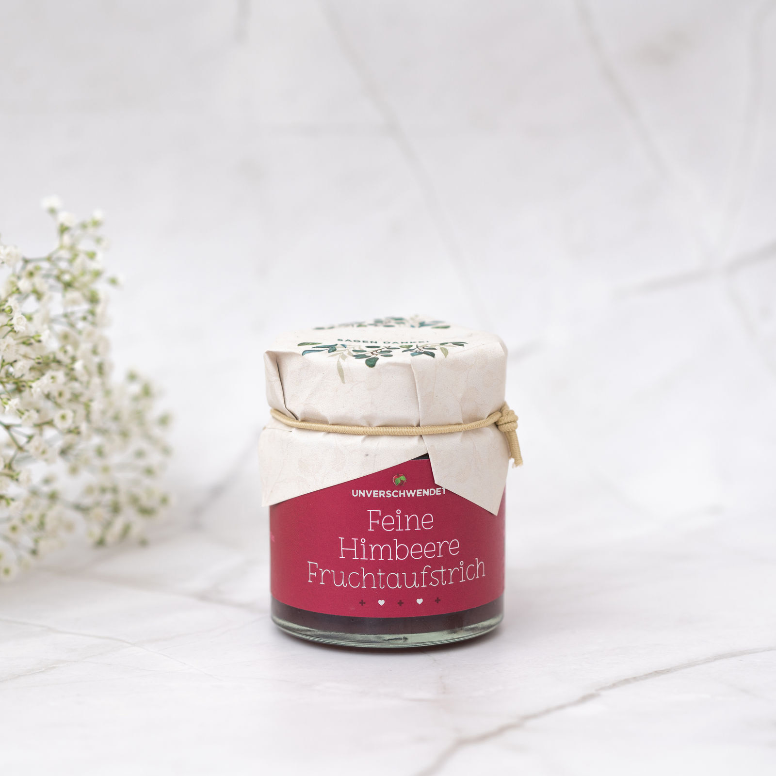 Feine-Himbeere-Fruchtaufstrich im Gläschen mit personalisierbarem Deckel (Vorderansicht) Feine-Himbeere-Fruchtaufstrich im Gläschen mit personalisierbarem Deckel